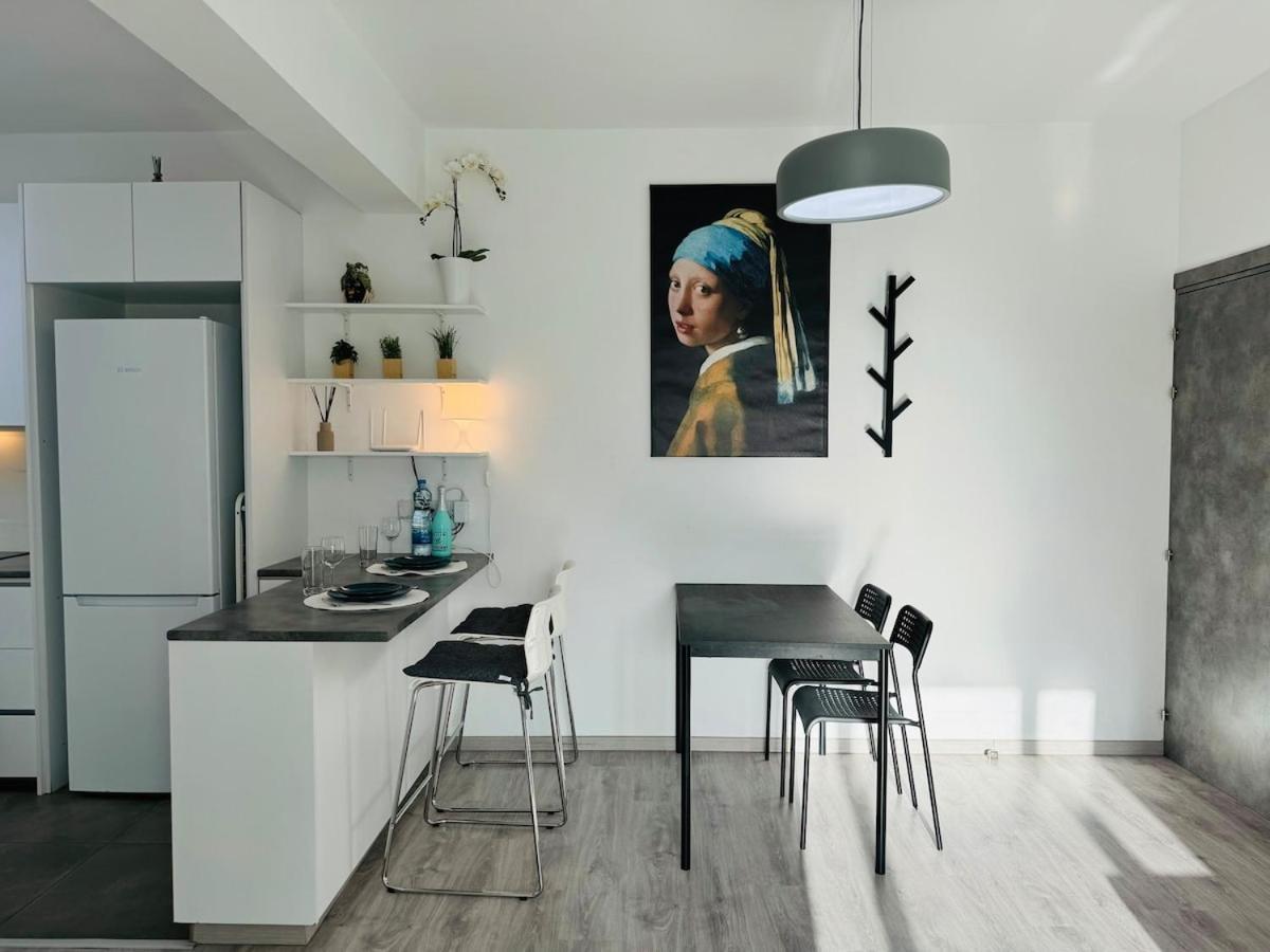 White 1-bdr Agyos Tychonas Apartament Limassol